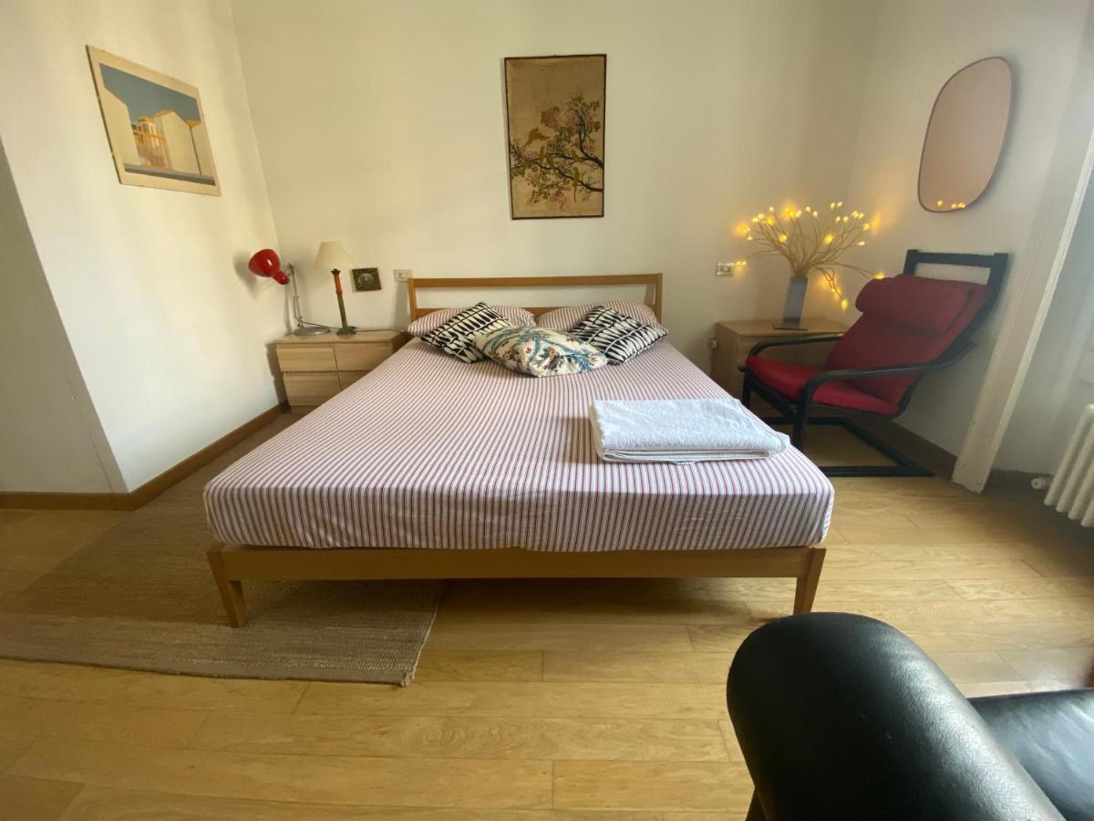 New Luxury Navigli Whole Apartment Milan Bagian luar foto